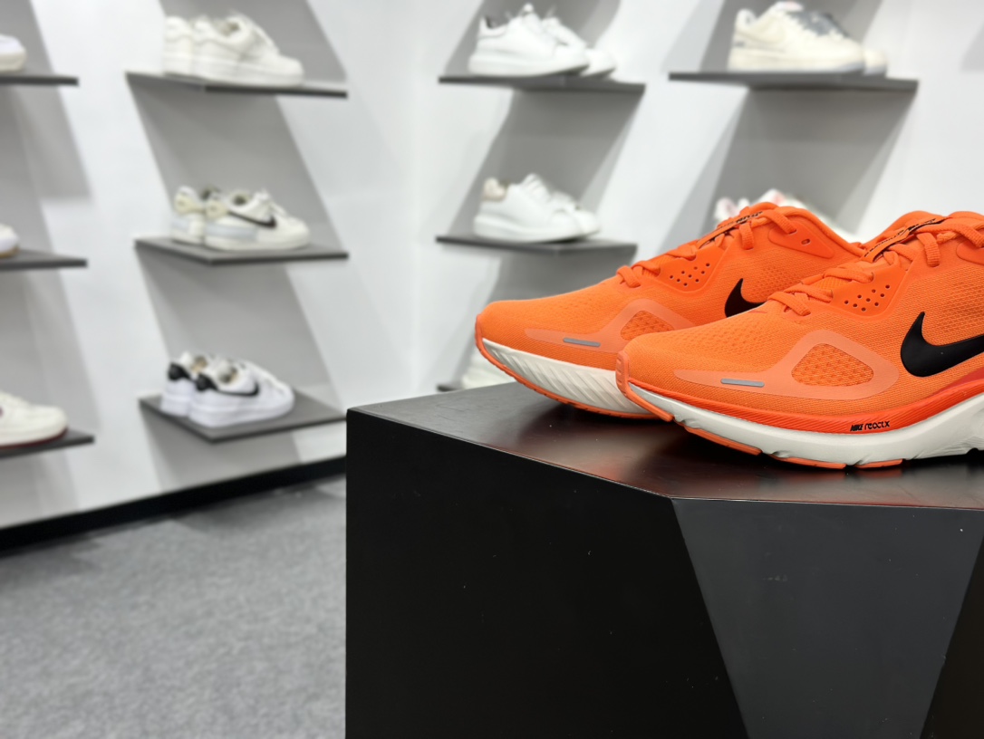 180 Nike Air Zoom Structure 26 轻量跑鞋 HJ1102-800