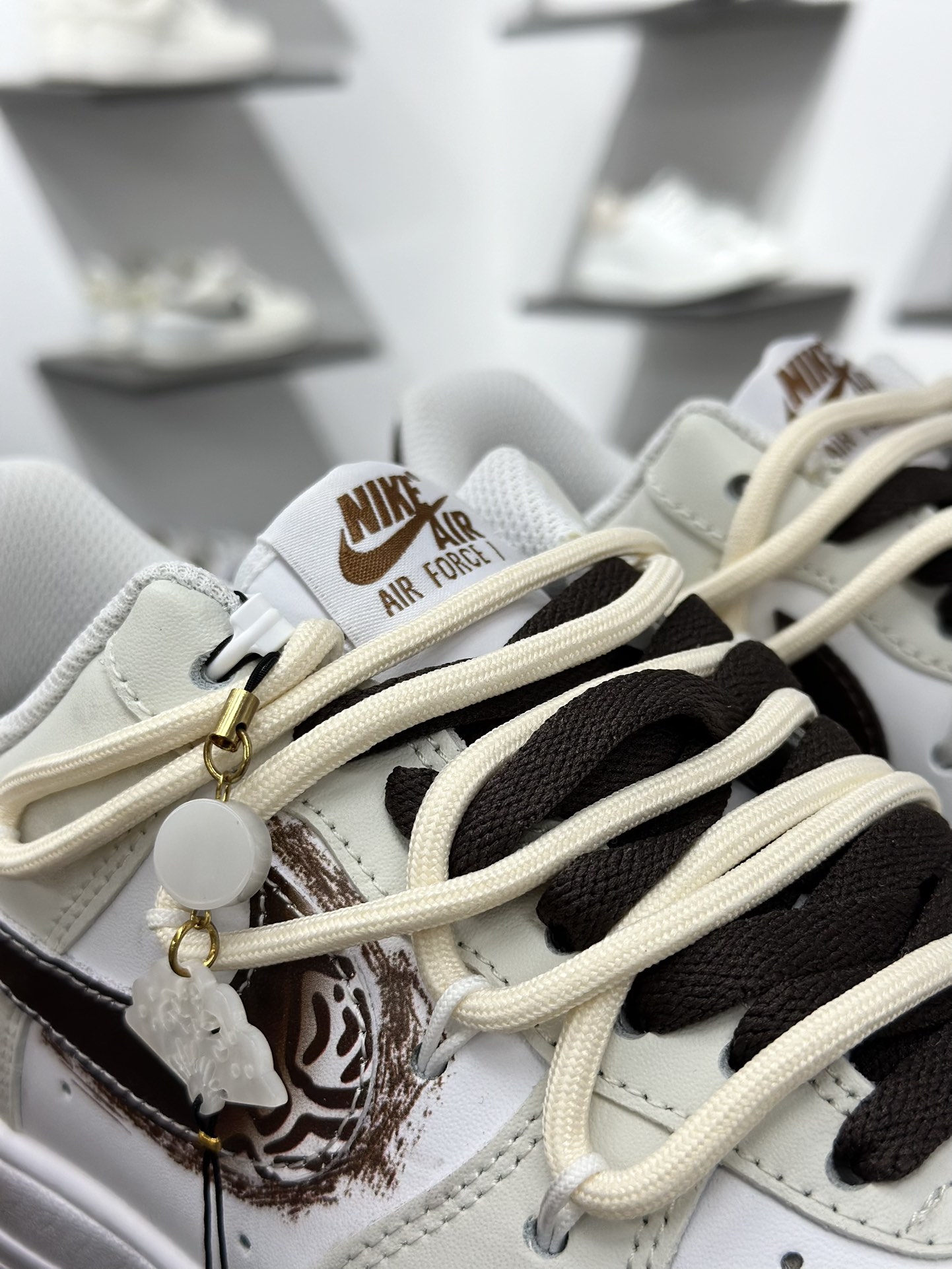 Air Force 1 Low时间树轮 白灰棕解构 经典休闲运动板鞋 ZH0316-094-莆田鞋,莆田鞋货源,高仿鞋,高仿鞋货源,安福档口,莆田高仿鞋,莆田鞋批发,高仿鞋批发,莆田高仿运动鞋,高仿运动鞋,莆田运动鞋 Air Force 1 Low时间树轮 白灰棕解构 经典休闲运动板鞋 ZH0316-094