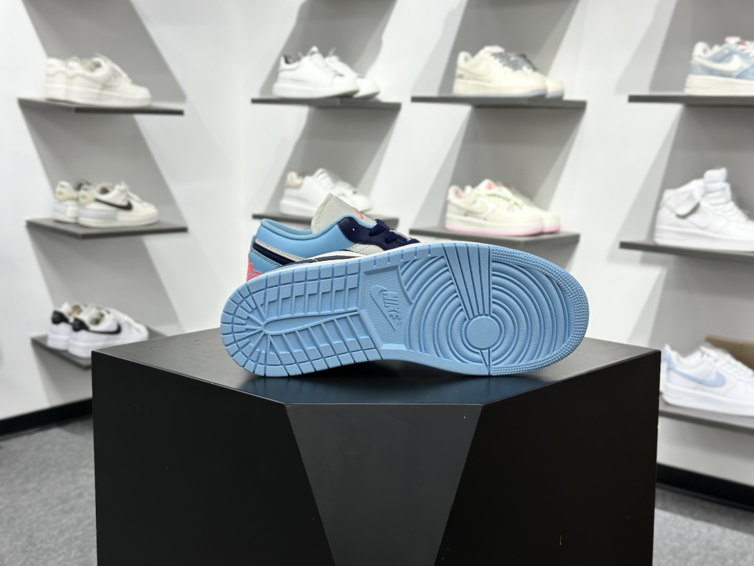 220 原装裸鞋级 市面最高工艺产物 Air Jordan 1 Low复古蓝 553558-149-Chinese UA Cheap High Quatity Brand Clothes Bags handbags Sneakers wholesale wholesaler seller from China Factory suppliers Fashion Clothing Shoes best Quality Beautiful Price 220 原装裸鞋级 市面最高工艺产物 Air Jordan 1 Low复古蓝 553558-149