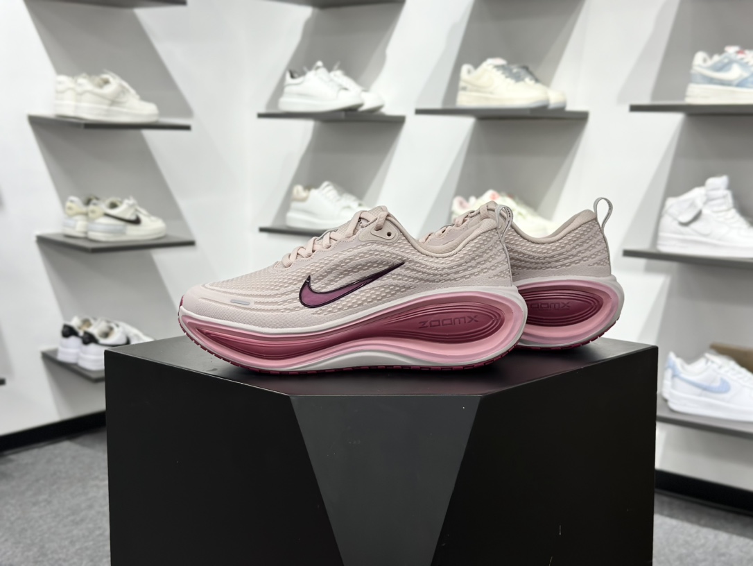 180 Nike VOMERO PLUS轻盈跑鞋 顶级版本 Nike VOMERO 18 舒适百搭防滑耐磨 低帮 休闲跑步鞋男女同款 HV8154-602