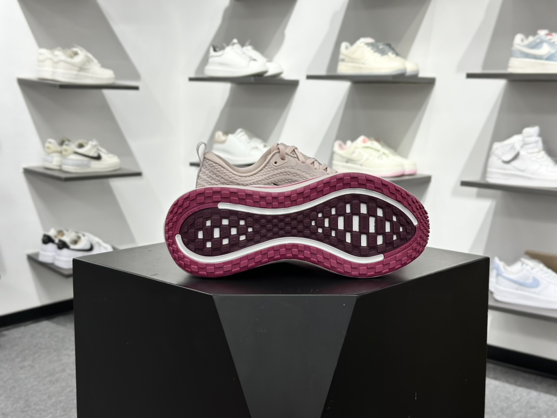 180 Nike VOMERO PLUS轻盈跑鞋 顶级版本 Nike VOMERO 18 舒适百搭防滑耐磨 低帮 休闲跑步鞋男女同款 HV8154-602