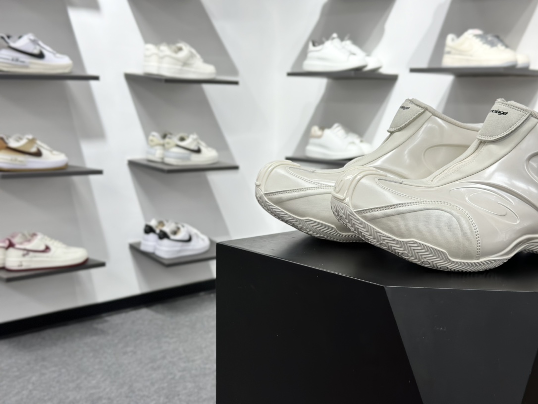 560 Balenciaga 巴黎世家 Basketball 复古老爹鞋篮球鞋 824909