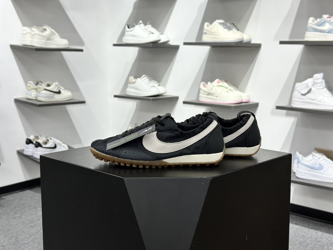 220 Jacquemus x Nike Jacumoon 耐克 柔软舒适防滑耐磨 低帮休闲板鞋 HV8547-001