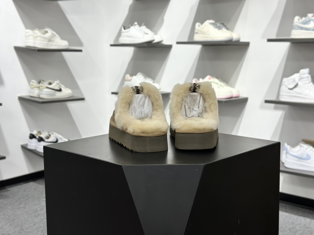 290 X1 全网热卖款最齐 UGG 100个配色 市面顶级版本 UGG 阿尔派半拖-Chinese UA Cheap High Quatity Brand Clothes Bags handbags Sneakers wholesale wholesaler seller from China Factory suppliers Fashion Clothing Shoes best Quality Beautiful Price 290 X1 全网热卖款最齐 UGG 100个配色 市面顶级版本 UGG 阿尔派半拖