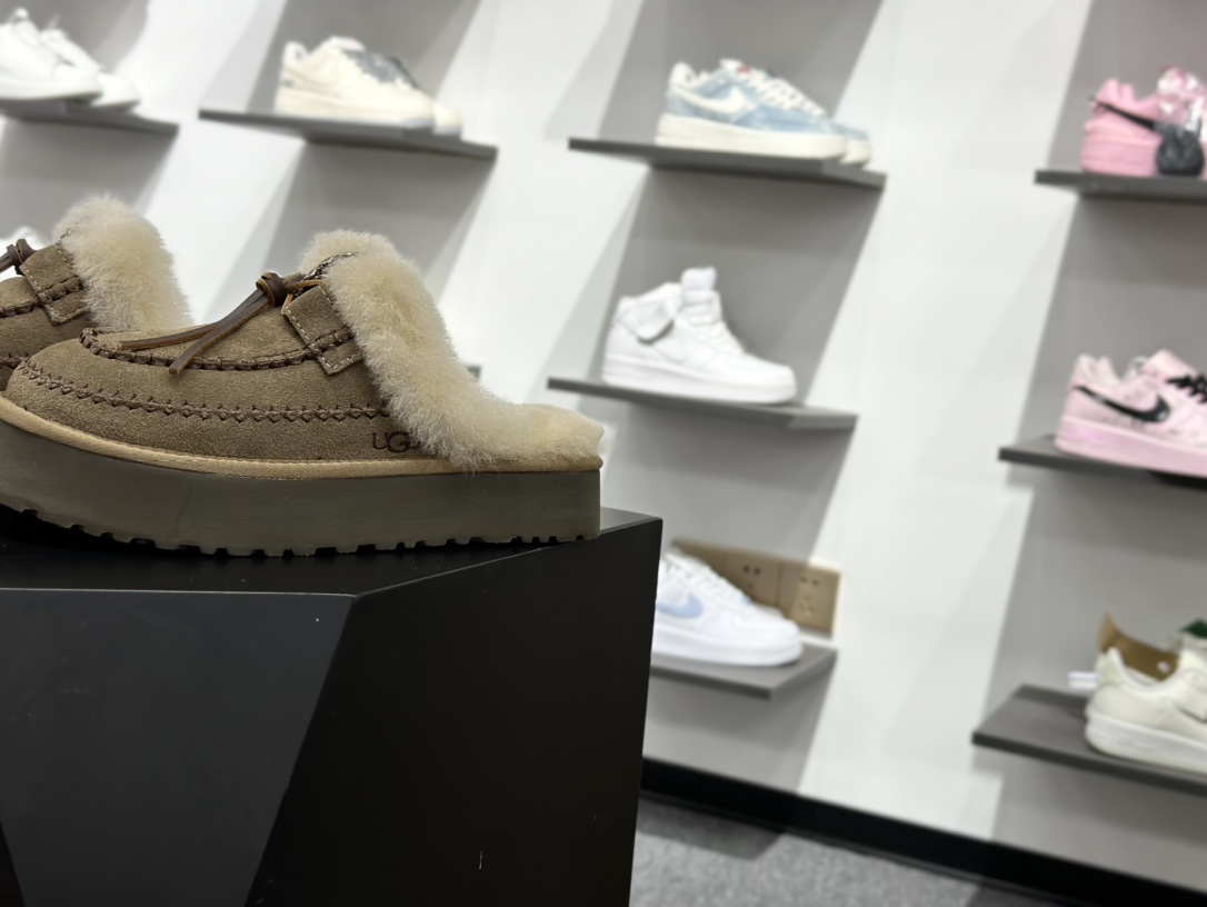 290 X1 全网热卖款最齐 UGG 100个配色 市面顶级版本 UGG 阿尔派半拖-Chinese UA Cheap High Quatity Brand Clothes Bags handbags Sneakers wholesale wholesaler seller from China Factory suppliers Fashion Clothing Shoes best Quality Beautiful Price 290 X1 全网热卖款最齐 UGG 100个配色 市面顶级版本 UGG 阿尔派半拖