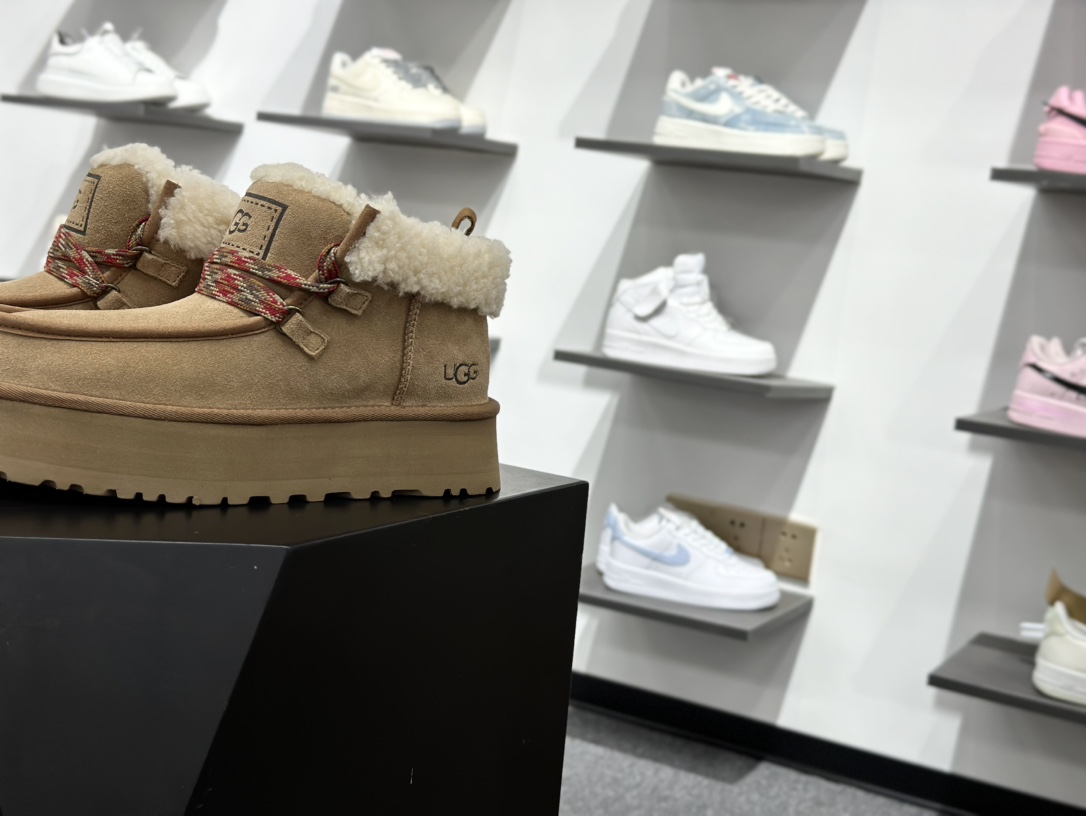 330 X1 全网最齐 ugg 100个配色 市面顶级版本 UGG 芙卡拉 3cm厚底 雪地靴女款-Chinese UA Cheap High Quatity Brand Clothes Bags handbags Sneakers wholesale wholesaler seller from China Factory suppliers Fashion Clothing Shoes best Quality Beautiful Price 330 X1 全网最齐 ugg 100个配色 市面顶级版本 UGG 芙卡拉 3cm厚底 雪地靴女款