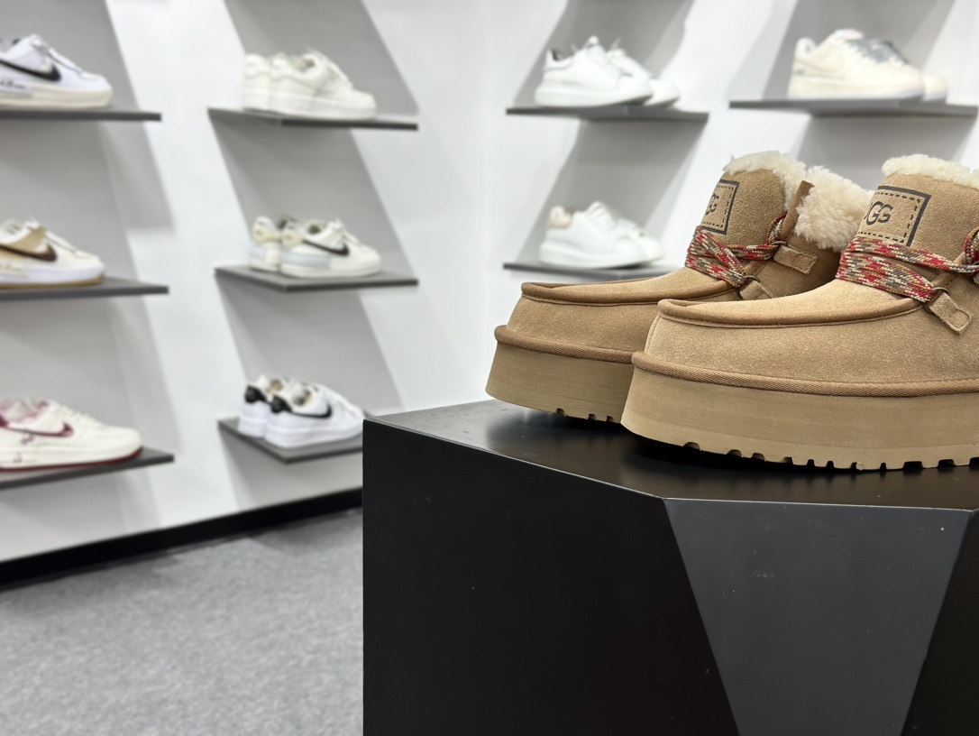 330 X1 全网最齐 ugg 100个配色 市面顶级版本 UGG 芙卡拉 3cm厚底 雪地靴女款-Chinese UA Cheap High Quatity Brand Clothes Bags handbags Sneakers wholesale wholesaler seller from China Factory suppliers Fashion Clothing Shoes best Quality Beautiful Price 330 X1 全网最齐 ugg 100个配色 市面顶级版本 UGG 芙卡拉 3cm厚底 雪地靴女款