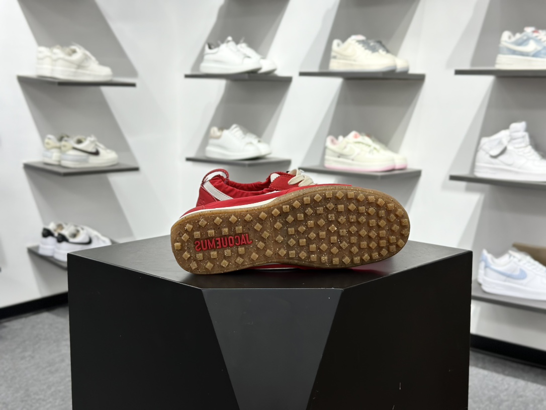 220 Jacquemus x Nike Jacumoon 耐克 柔软舒适防滑耐磨 低帮休闲板鞋 HV8547-700-Chinese UA Cheap High Quatity Brand Clothes Bags handbags Sneakers wholesale wholesaler seller from China Factory suppliers Fashion Clothing Shoes best Quality Beautiful Price 220 Jacquemus x Nike Jacumoon 耐克 柔软舒适防滑耐磨 低帮休闲板鞋 HV8547-700