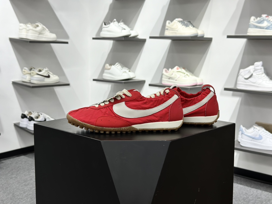 220 Jacquemus x Nike Jacumoon 耐克 柔软舒适防滑耐磨 低帮休闲板鞋 HV8547-700-Chinese UA Cheap High Quatity Brand Clothes Bags handbags Sneakers wholesale wholesaler seller from China Factory suppliers Fashion Clothing Shoes best Quality Beautiful Price 220 Jacquemus x Nike Jacumoon 耐克 柔软舒适防滑耐磨 低帮休闲板鞋 HV8547-700