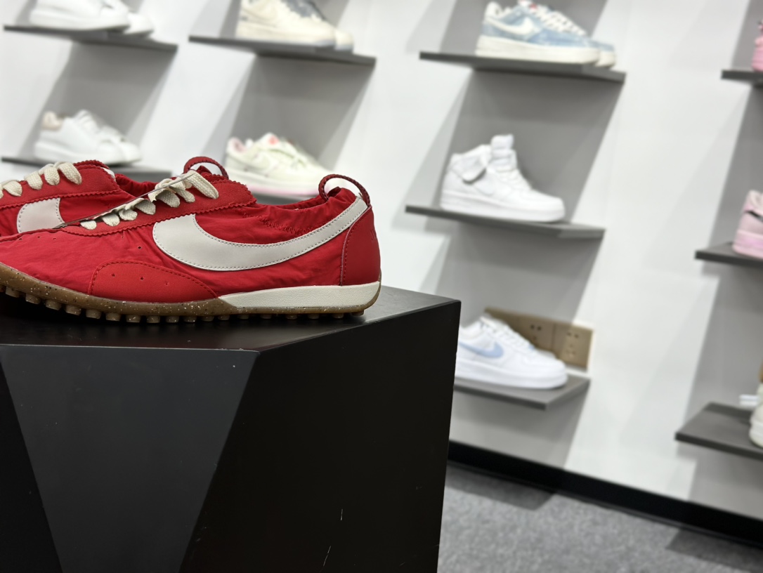 220 Jacquemus x Nike Jacumoon 耐克 柔软舒适防滑耐磨 低帮休闲板鞋 HV8547-700-Chinese UA Cheap High Quatity Brand Clothes Bags handbags Sneakers wholesale wholesaler seller from China Factory suppliers Fashion Clothing Shoes best Quality Beautiful Price 220 Jacquemus x Nike Jacumoon 耐克 柔软舒适防滑耐磨 低帮休闲板鞋 HV8547-700