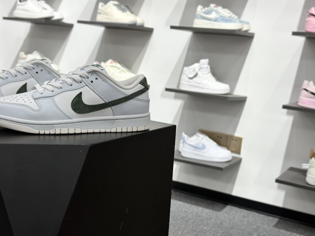 200 Nike SB Dunk Low IM3371-030