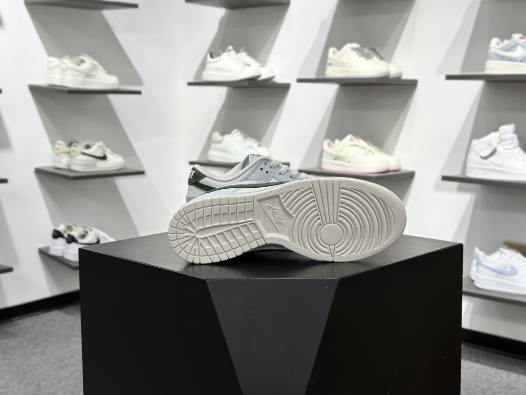 200 Nike SB Dunk Low IM3371-030