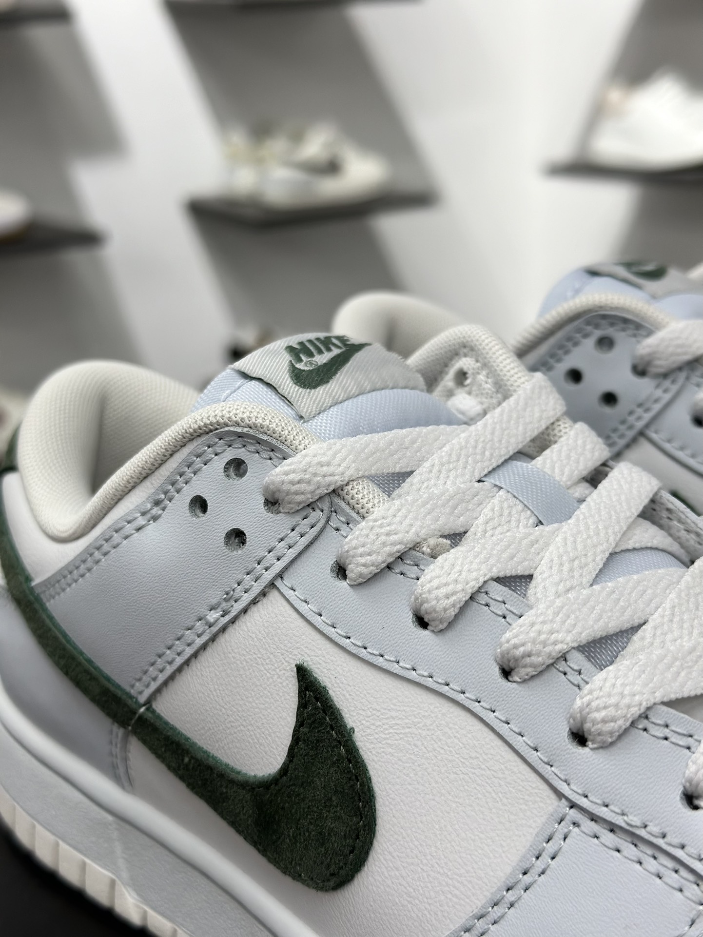 200 Nike SB Dunk Low IM3371-030