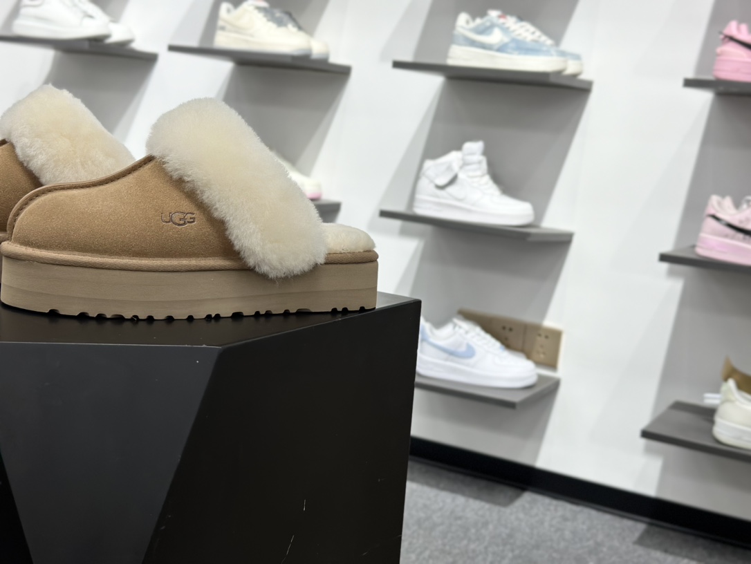 220 UGG 星拖厚底 栗色 秋冬羊皮毛一体雪地靴 1122550 全鞋-Chinese UA Cheap High Quatity Brand Clothes Bags handbags Sneakers wholesale wholesaler seller from China Factory suppliers Fashion Clothing Shoes best Quality Beautiful Price 220 UGG 星拖厚底 栗色 秋冬羊皮毛一体雪地靴 1122550 全鞋