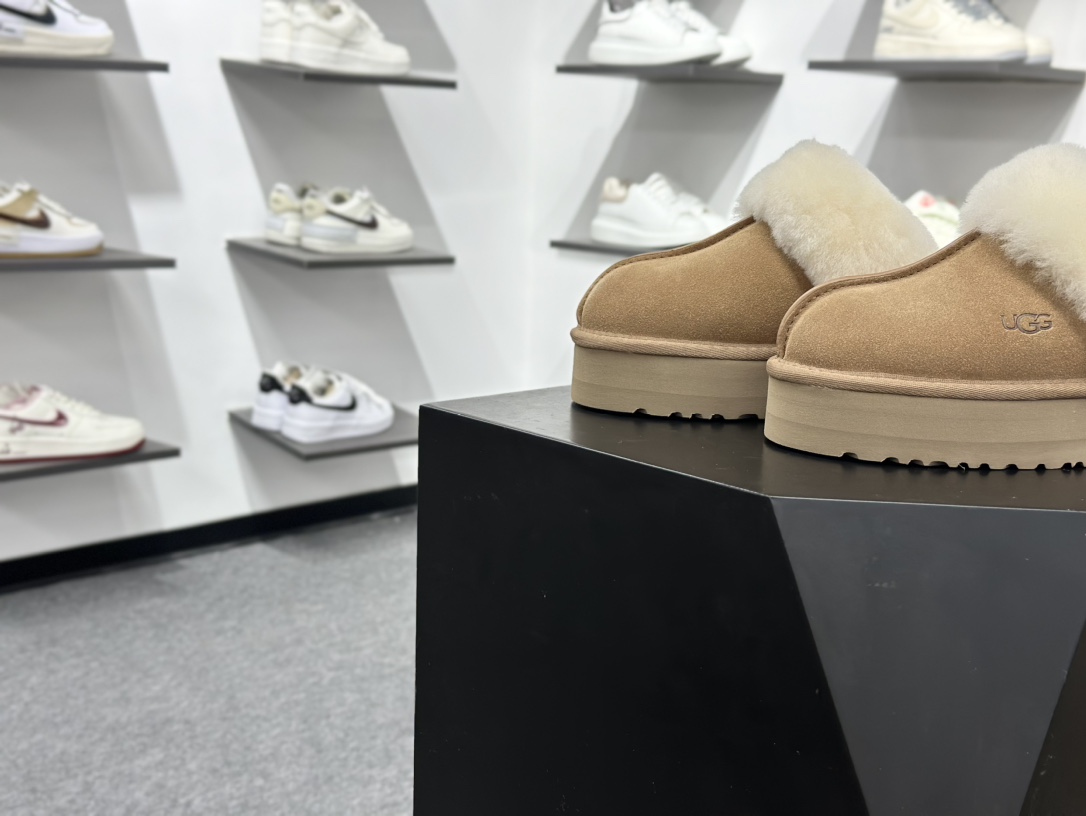 220 UGG 星拖厚底 栗色 秋冬羊皮毛一体雪地靴 1122550 全鞋-Chinese UA Cheap High Quatity Brand Clothes Bags handbags Sneakers wholesale wholesaler seller from China Factory suppliers Fashion Clothing Shoes best Quality Beautiful Price 220 UGG 星拖厚底 栗色 秋冬羊皮毛一体雪地靴 1122550 全鞋