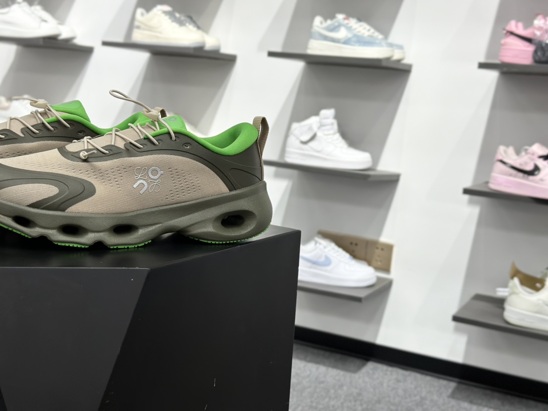 On昂跑 LOEWE 系列低帮轻量舒适多功能休闲运动鞋 3MF3066