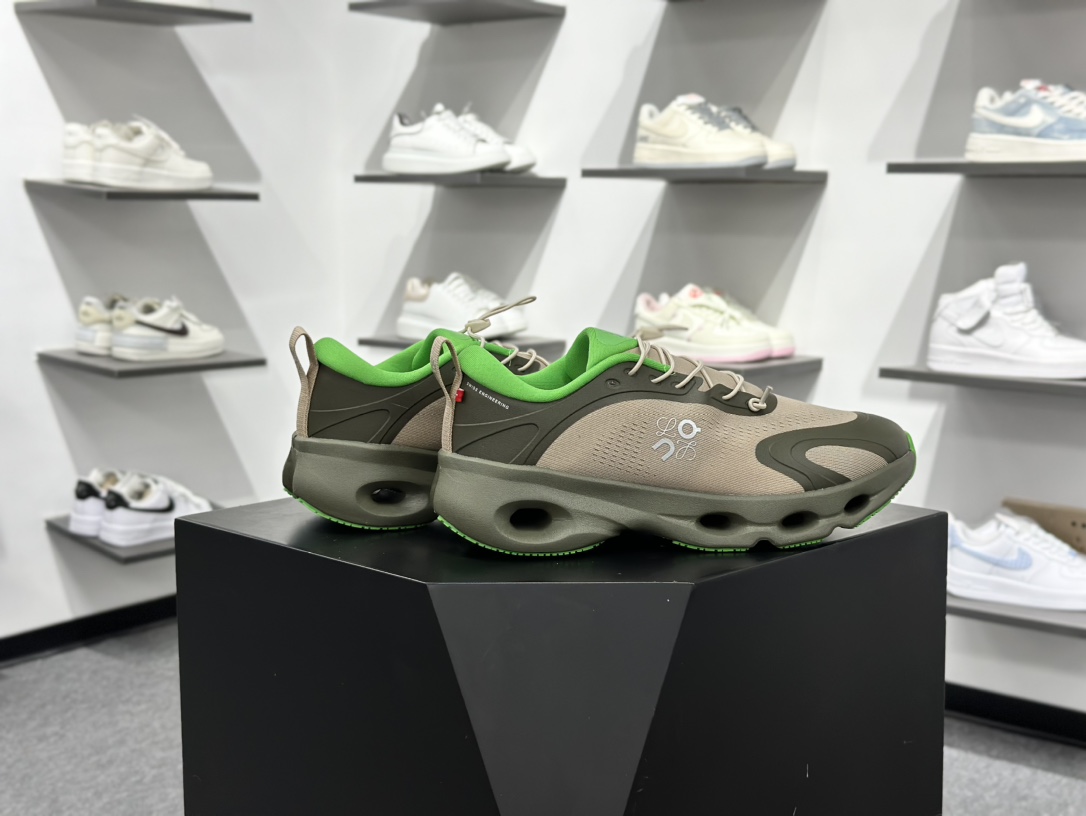 On昂跑 LOEWE 系列低帮轻量舒适多功能休闲运动鞋 3MF3066