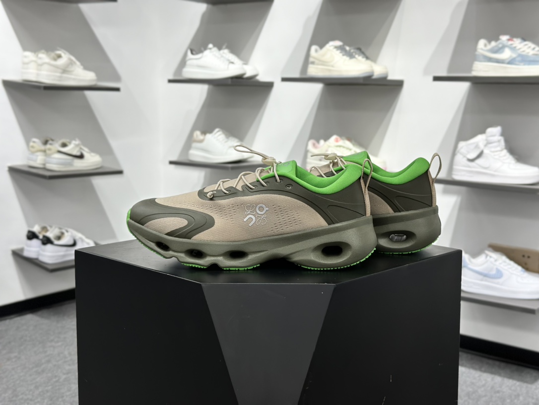 On昂跑 LOEWE 系列低帮轻量舒适多功能休闲运动鞋 3MF3066