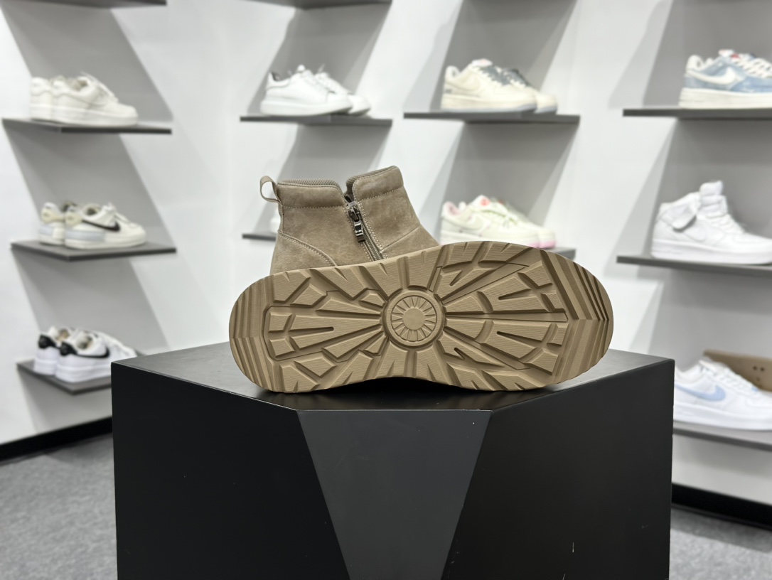 美国轻奢品牌 UGG M Tasman Weather Hybrid 塔斯曼混合系列中帮厚底轻量休闲马丁靴 U9807