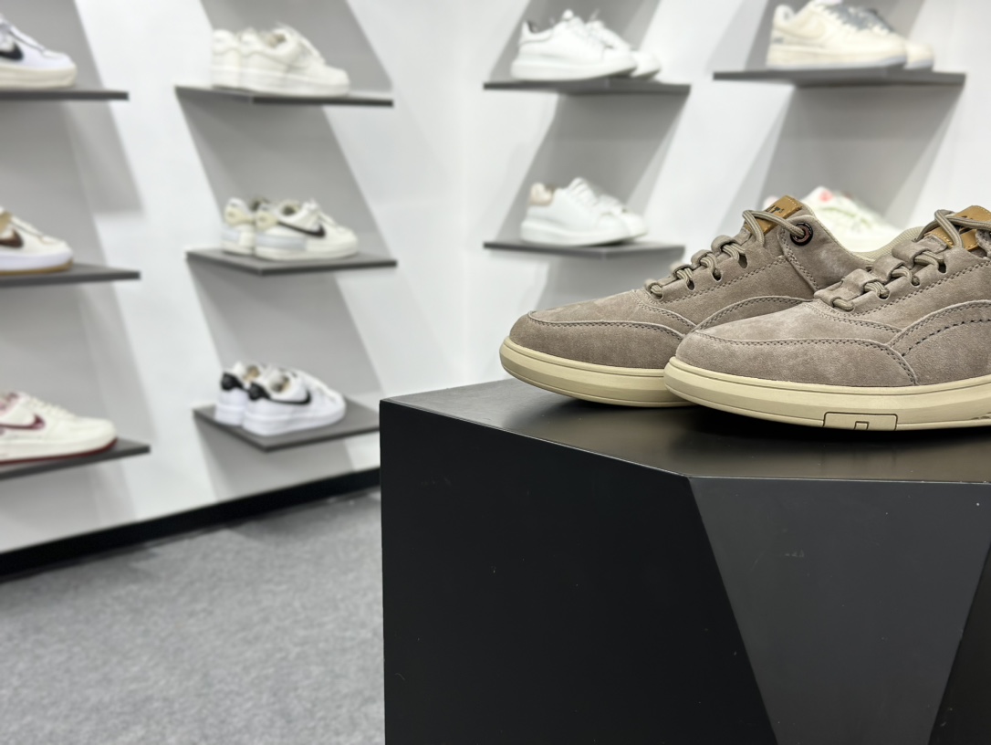 CAT/卡特 硬汉推土机品牌 休闲时尚低帮潮流韩版休闲男鞋系列 P717911