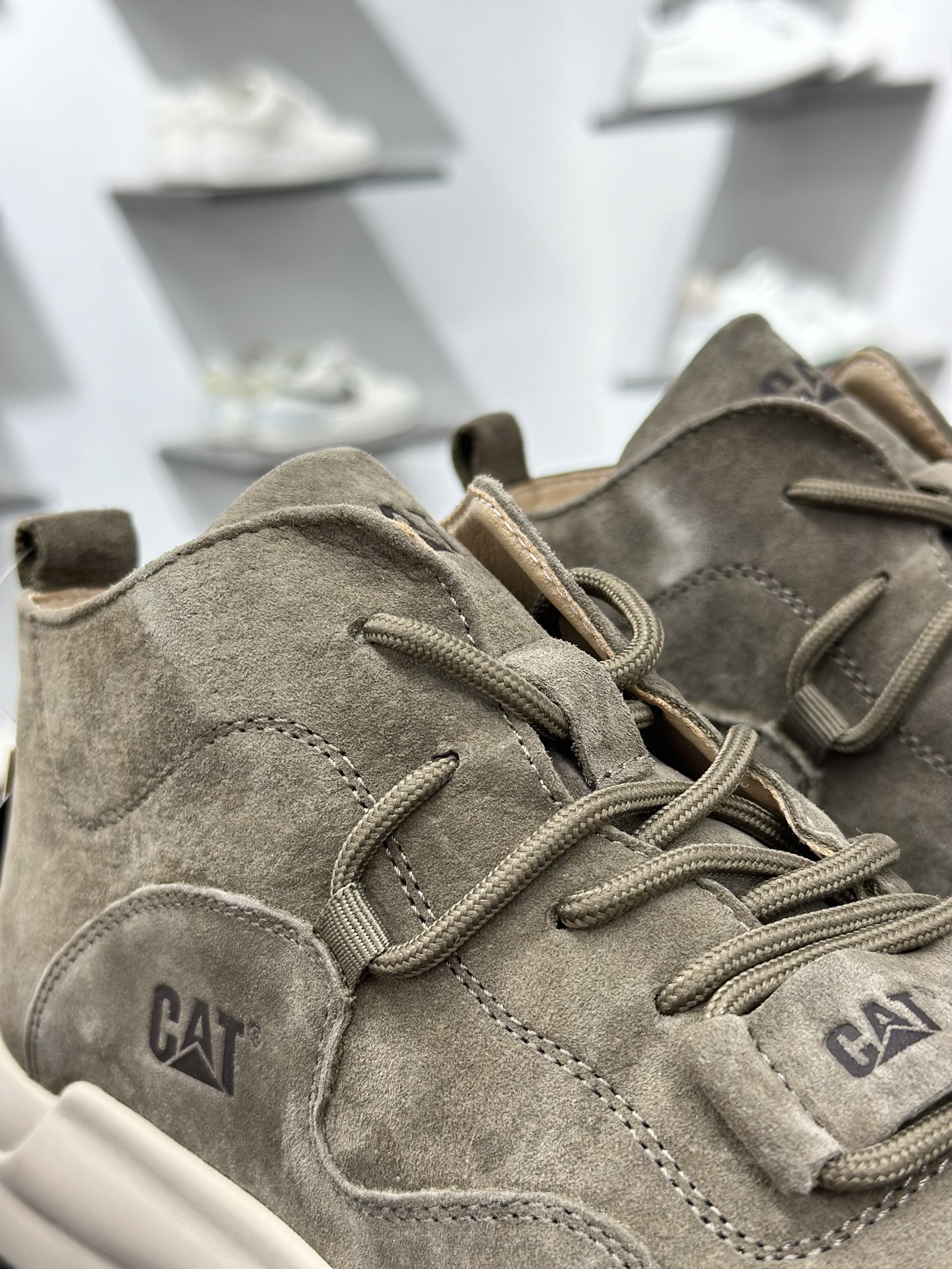 CAT/卡特 硬汉推土机品牌 经典百搭户外中帮休闲马丁靴 P727913