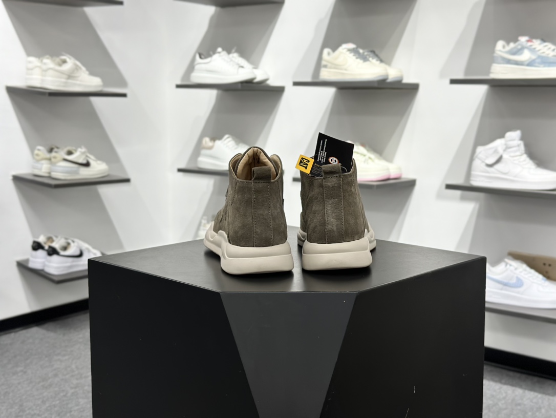 CAT/卡特 硬汉推土机品牌 经典百搭户外中帮休闲马丁靴 P727913