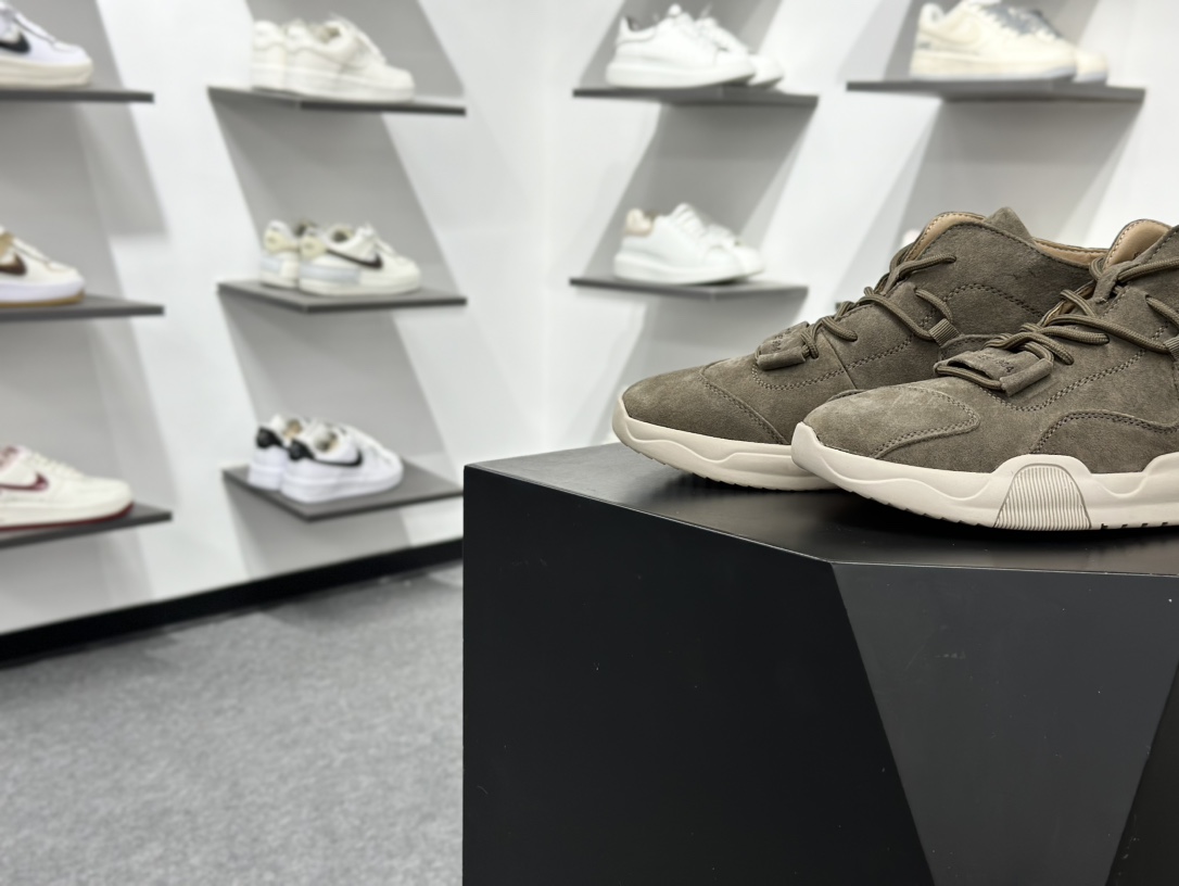 CAT/卡特 硬汉推土机品牌 经典百搭户外中帮休闲马丁靴 P727913