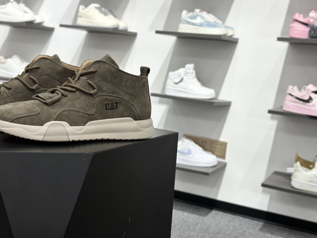 CAT/卡特 硬汉推土机品牌 经典百搭户外中帮休闲马丁靴 P727913