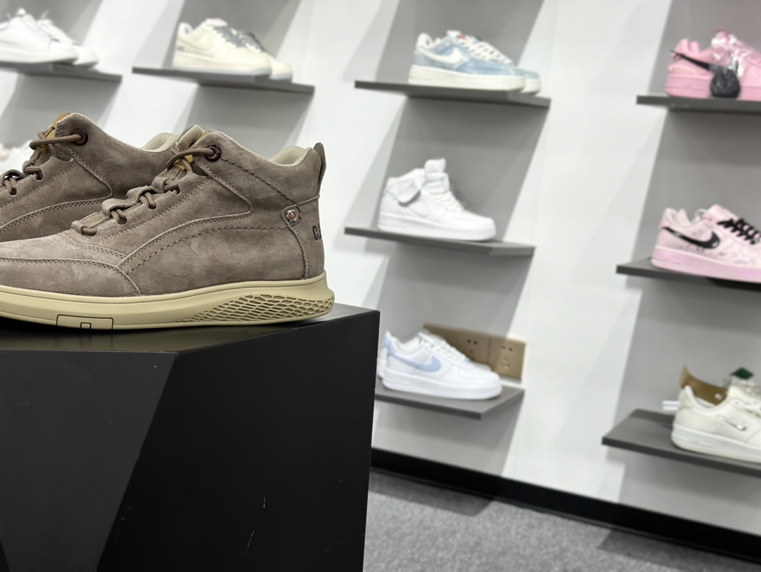 CAT/卡特 硬汉推土机品牌 秋冬经典款 户外百搭中帮休闲马丁靴 P727922