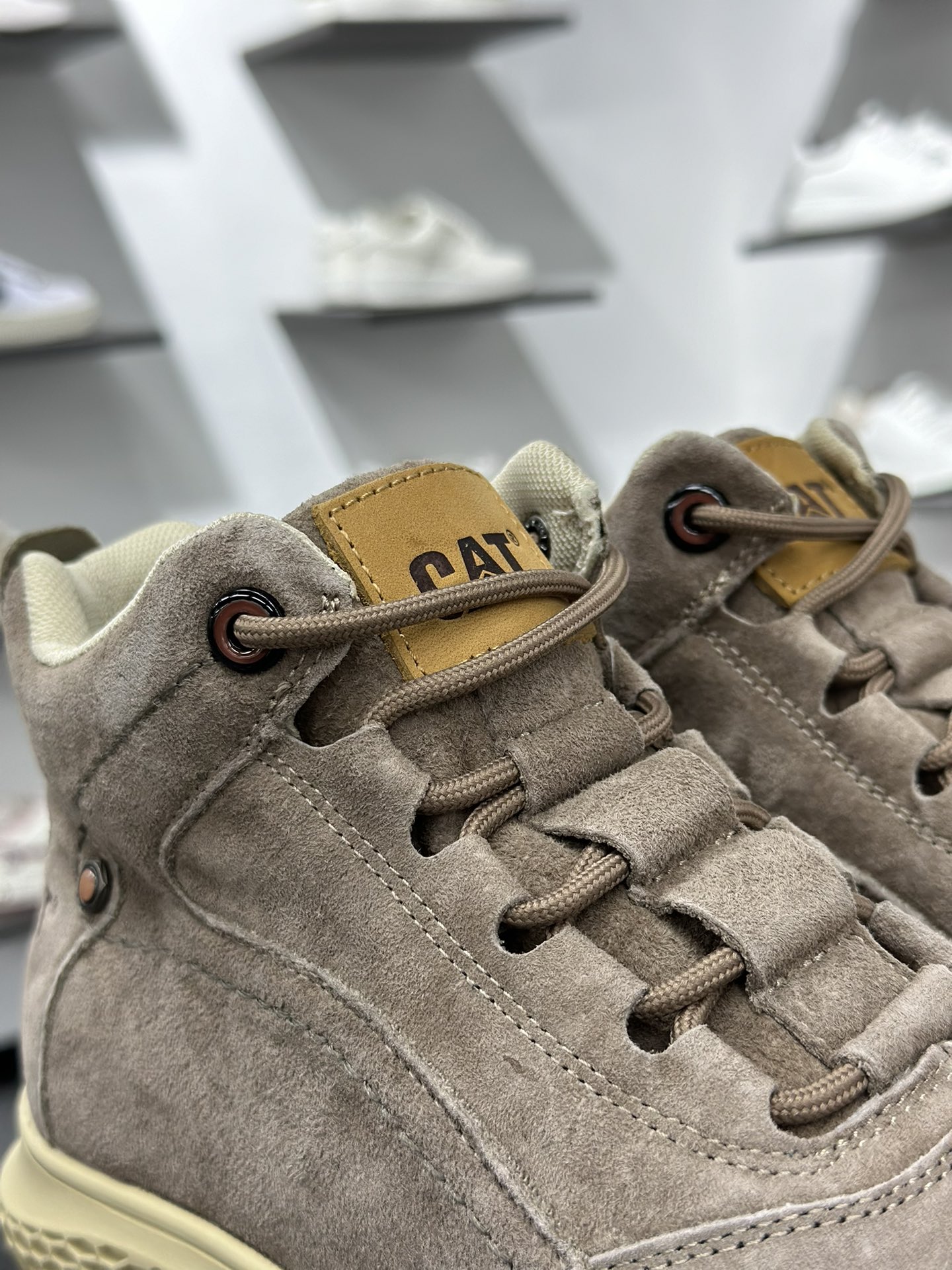 CAT/卡特 硬汉推土机品牌 秋冬经典款 户外百搭中帮休闲马丁靴 P727922