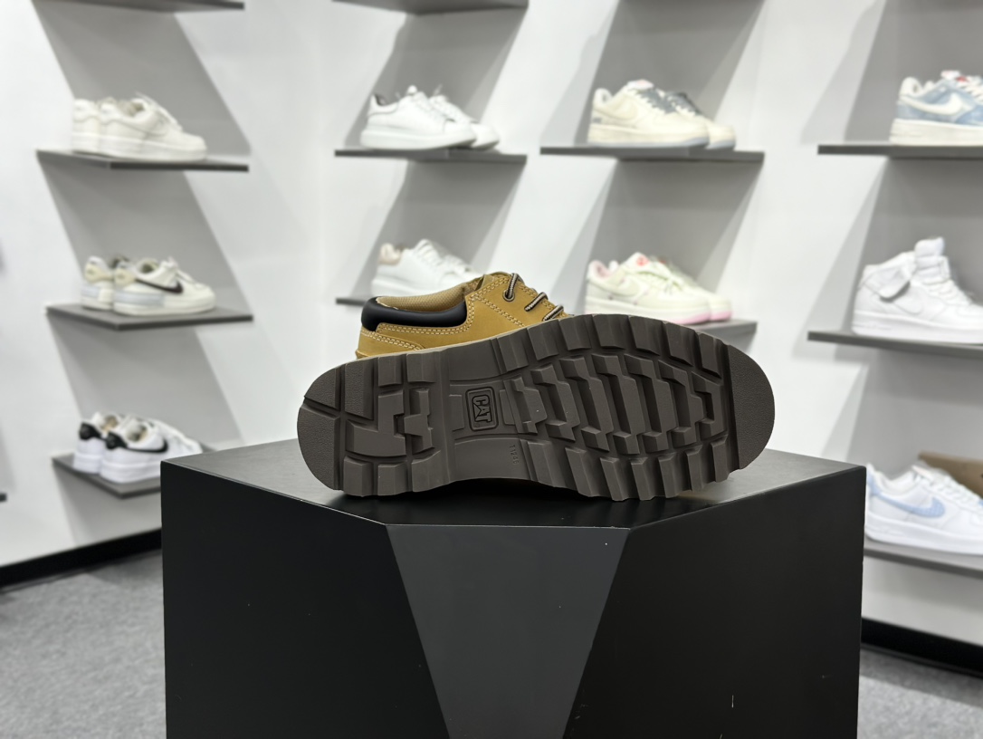 CAT/卡特 硬汉推土机品牌 户外工装轻底低帮休闲系带大黄靴 P726563