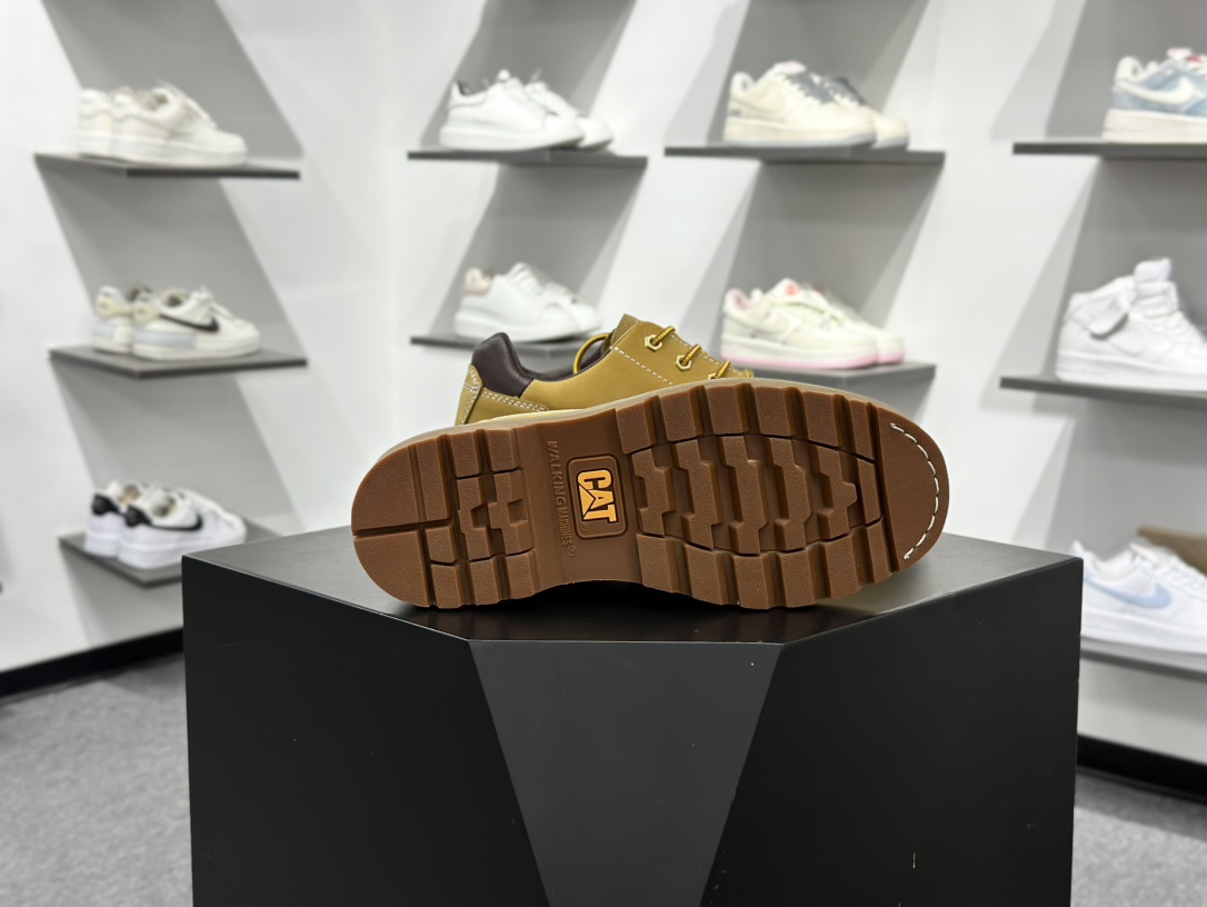 CAT/卡特 硬汉推土机品牌 秋冬新款 户外低帮舒适休闲工装鞋 CRAlL SPORT LOW 选用经典磨砂头层牛皮鞋面 P110439