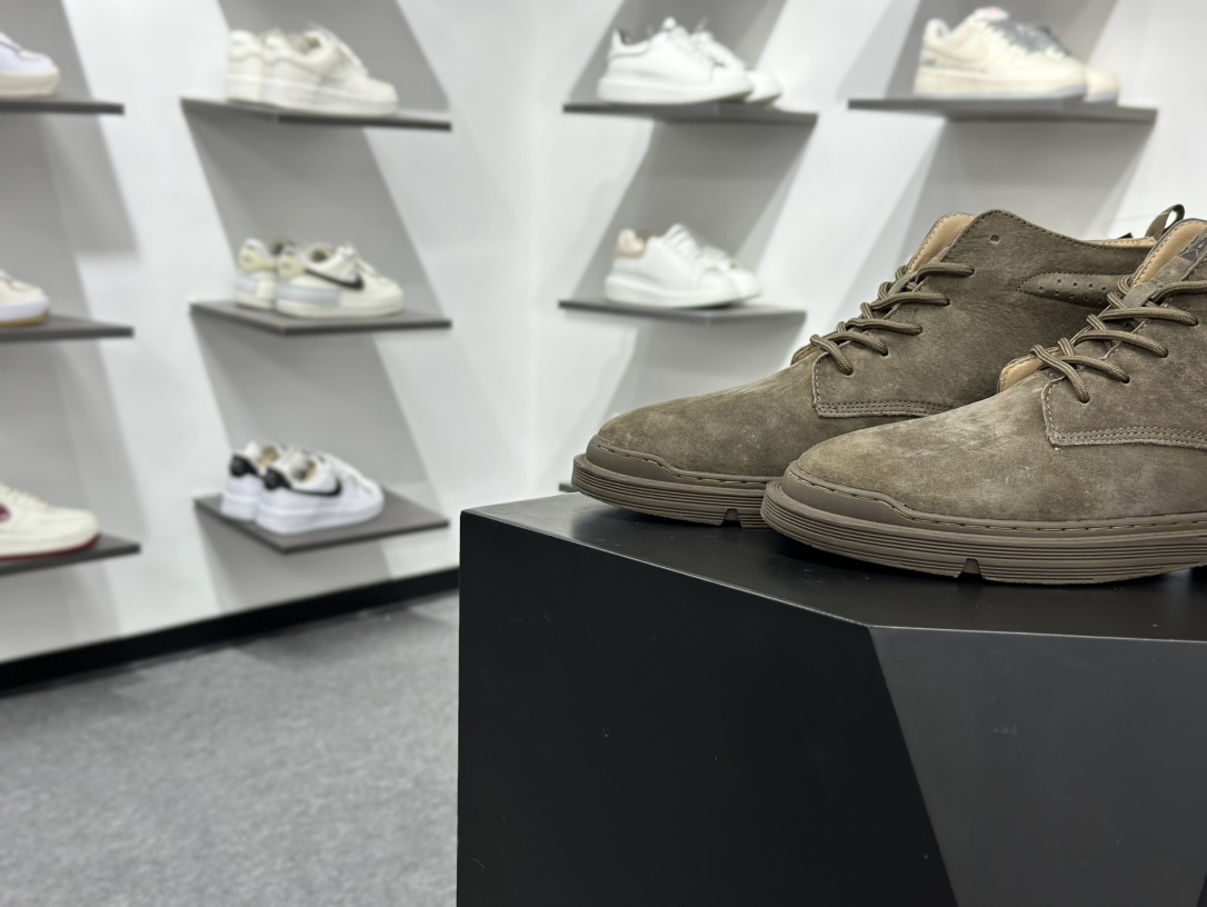 CAT/卡特 硬汉推土机品牌 秋冬经典款 户外百搭中帮休闲马丁靴 P7279147