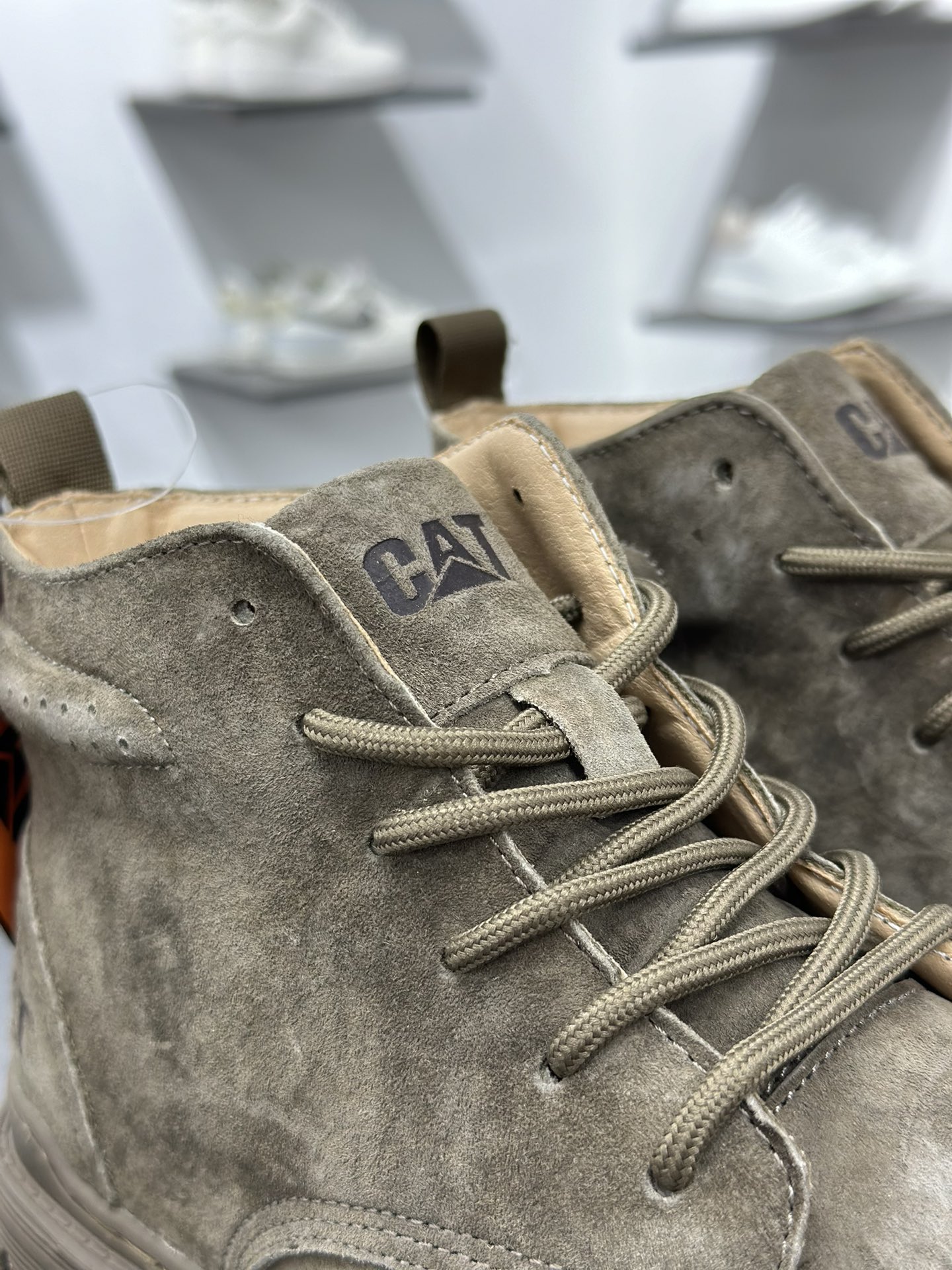 CAT/卡特 硬汉推土机品牌 秋冬经典款 户外百搭中帮休闲马丁靴 P7279147