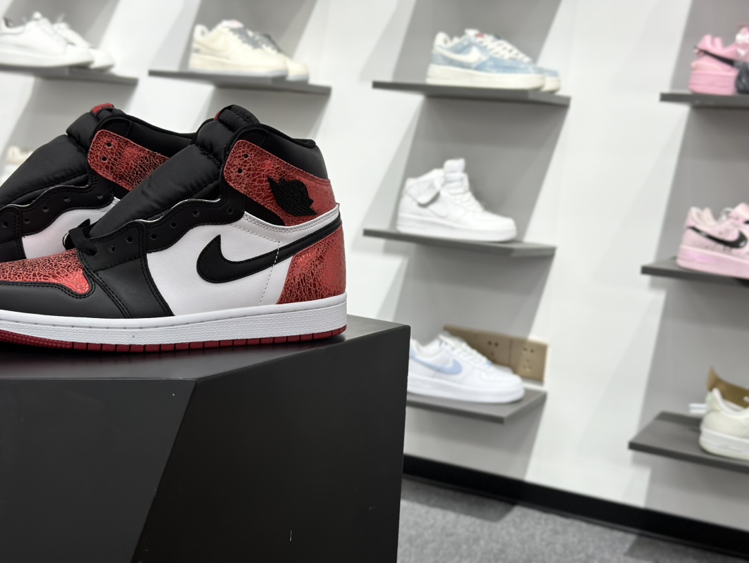 Air Jordan 1 Retro High 黑白红 龟裂纹 FD2596-602