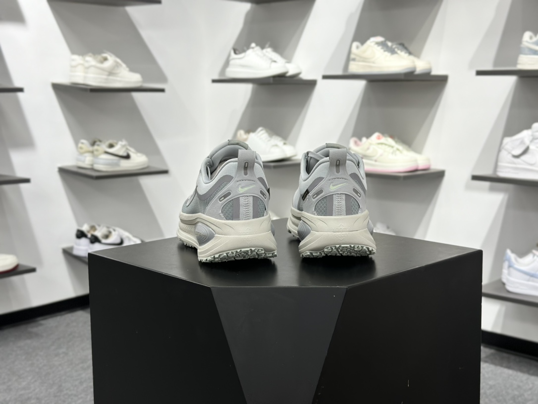 NK Vomero 18 GTX V18 网面透气跑步鞋HQ700-100