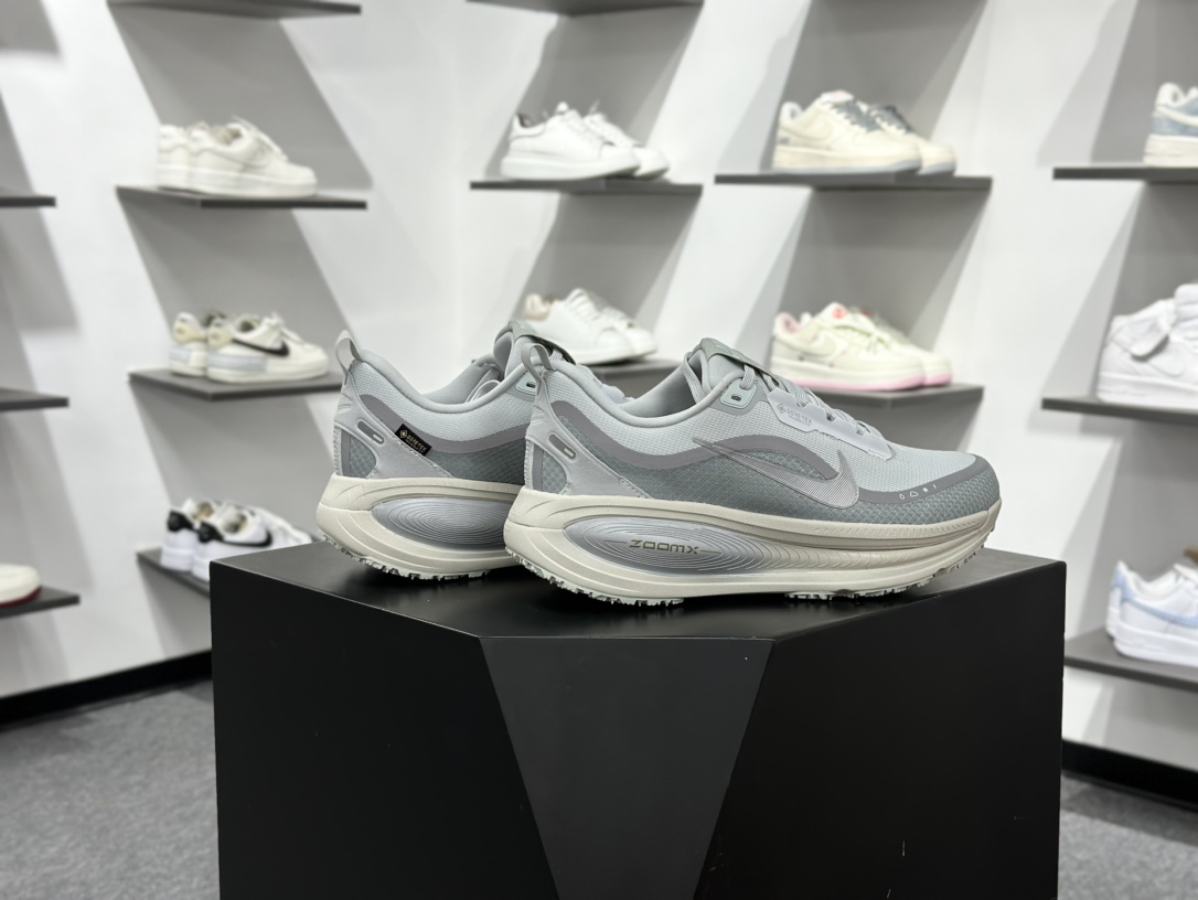 NK Vomero 18 GTX V18 网面透气跑步鞋HQ700-100