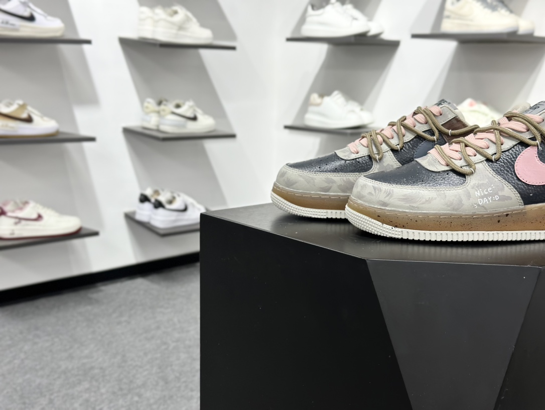 Nike Air Force 1 Low 手绘涂鸦 CW1888-680