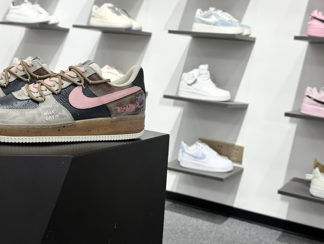 Nike Air Force 1 Low 手绘涂鸦 CW1888-680