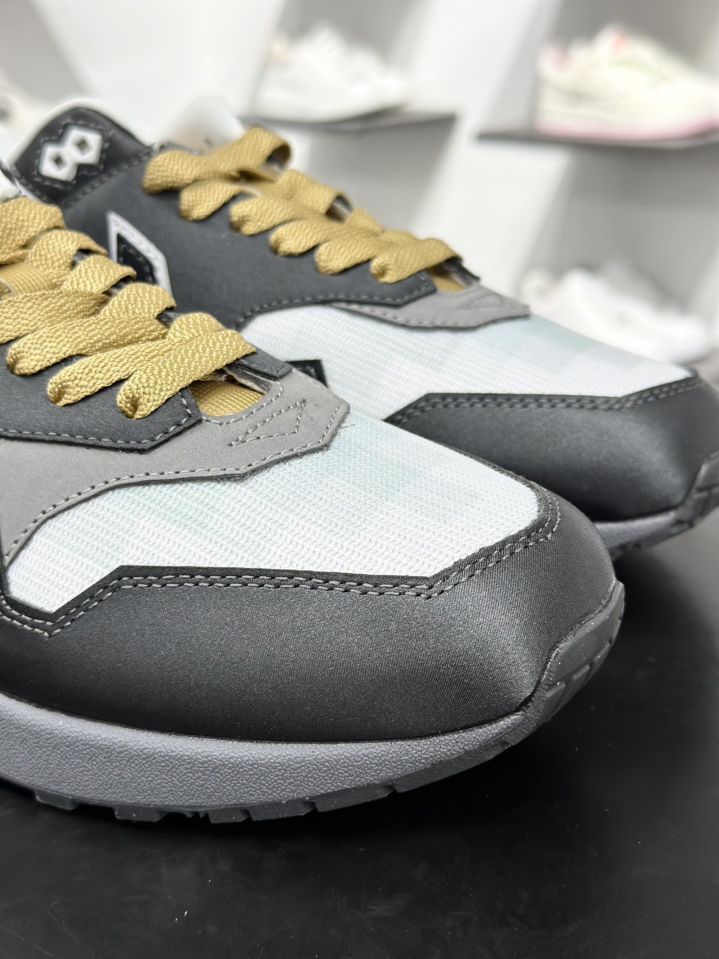 Nike Air 1 x .SWOOSH ”Big Head Mobe” 黑灰色 复古休闲跑步鞋 IB9898-001