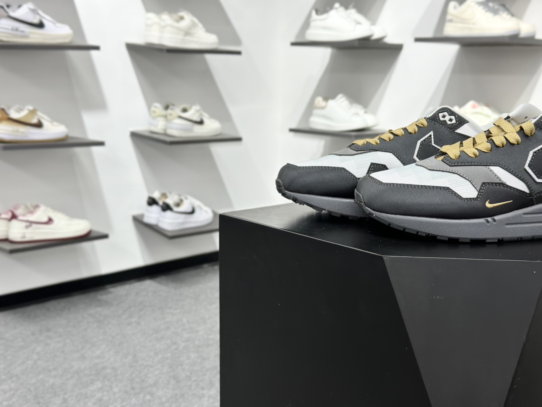 Nike Air 1 x .SWOOSH ”Big Head Mobe” 黑灰色 复古休闲跑步鞋 IB9898-001