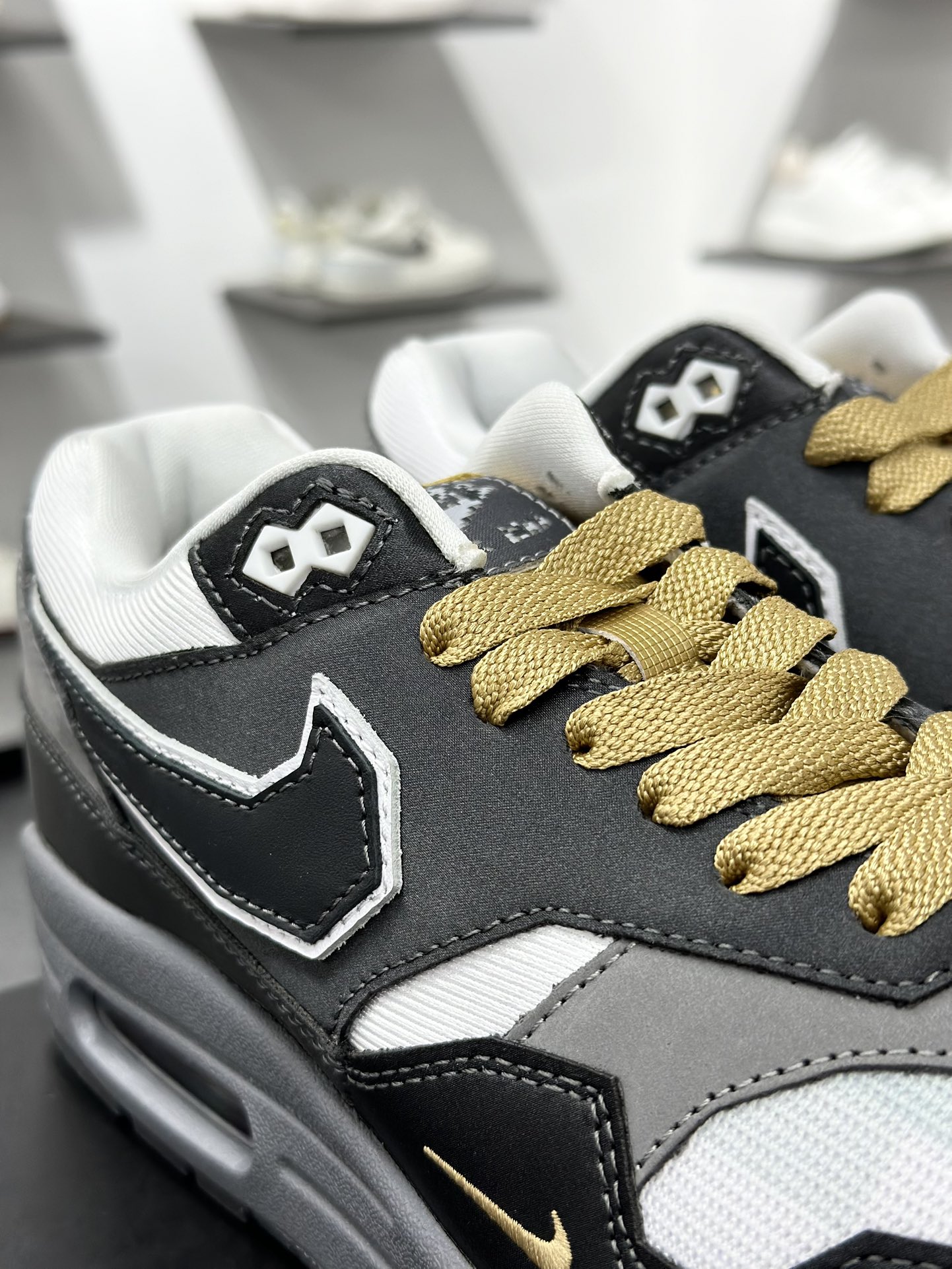 Nike Air 1 x .SWOOSH ”Big Head Mobe” 黑灰色 复古休闲跑步鞋 IB9898-001