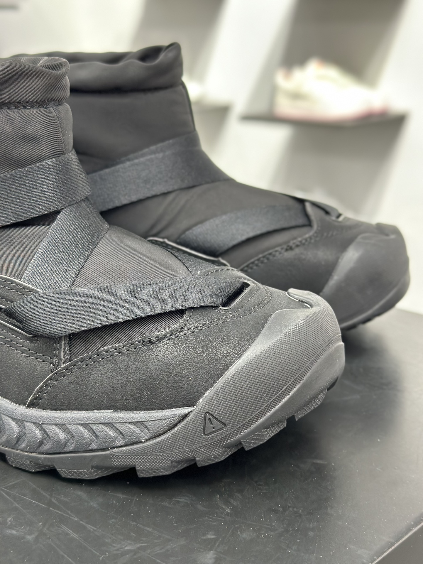 KEEN KEEN HOOD NXIS PULL ON WP 舒适耐磨防滑短靴 1027977