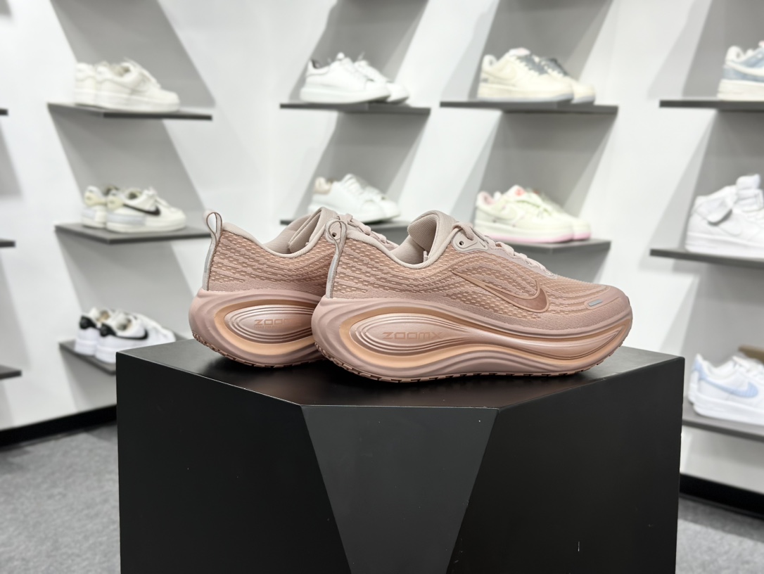 Nike VOMERO PLUS轻盈跑鞋 顶级版本 Nike VOMERO 18 舒适百搭防滑耐磨 低帮 休闲跑步鞋男女同款 HV8154-601