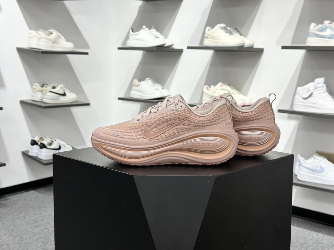 Nike VOMERO PLUS轻盈跑鞋 顶级版本 Nike VOMERO 18 舒适百搭防滑耐磨 低帮 休闲跑步鞋男女同款 HV8154-601