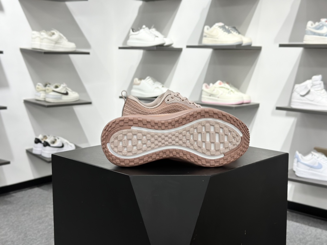 Nike VOMERO PLUS轻盈跑鞋 顶级版本 Nike VOMERO 18 舒适百搭防滑耐磨 低帮 休闲跑步鞋男女同款 HV8154-601