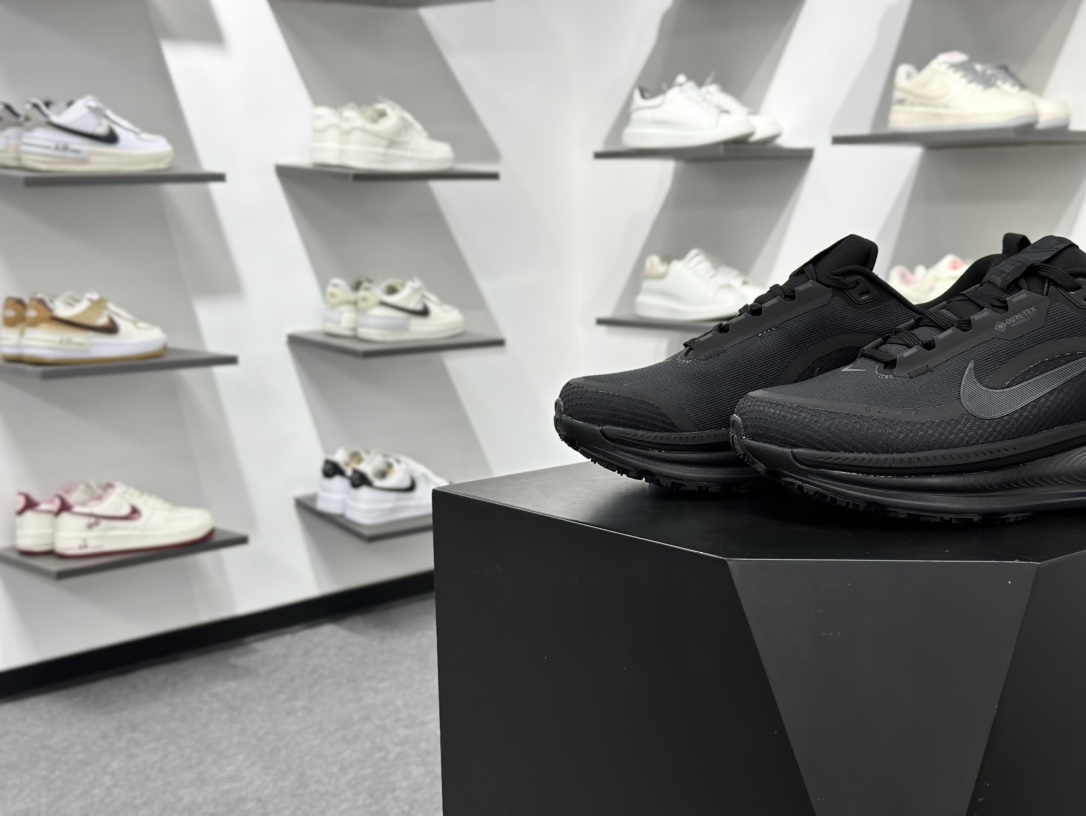 NK Vomero 18 GTX V18 网面透气跑步鞋 高端零售专供品质 正确防水防污鞋面 独家私模 正确组合大底 区别其他一体大底 HQ7001-001