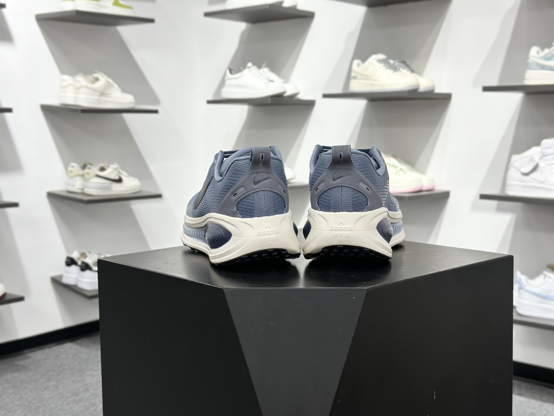 NK Zoom VOMERO 18 轻量跑鞋 耐克网透面气 训跑练步鞋 HM6803-402