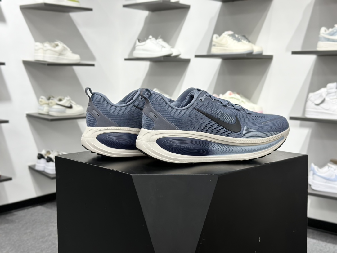 NK Zoom VOMERO 18 轻量跑鞋 耐克网透面气 训跑练步鞋 HM6803-402