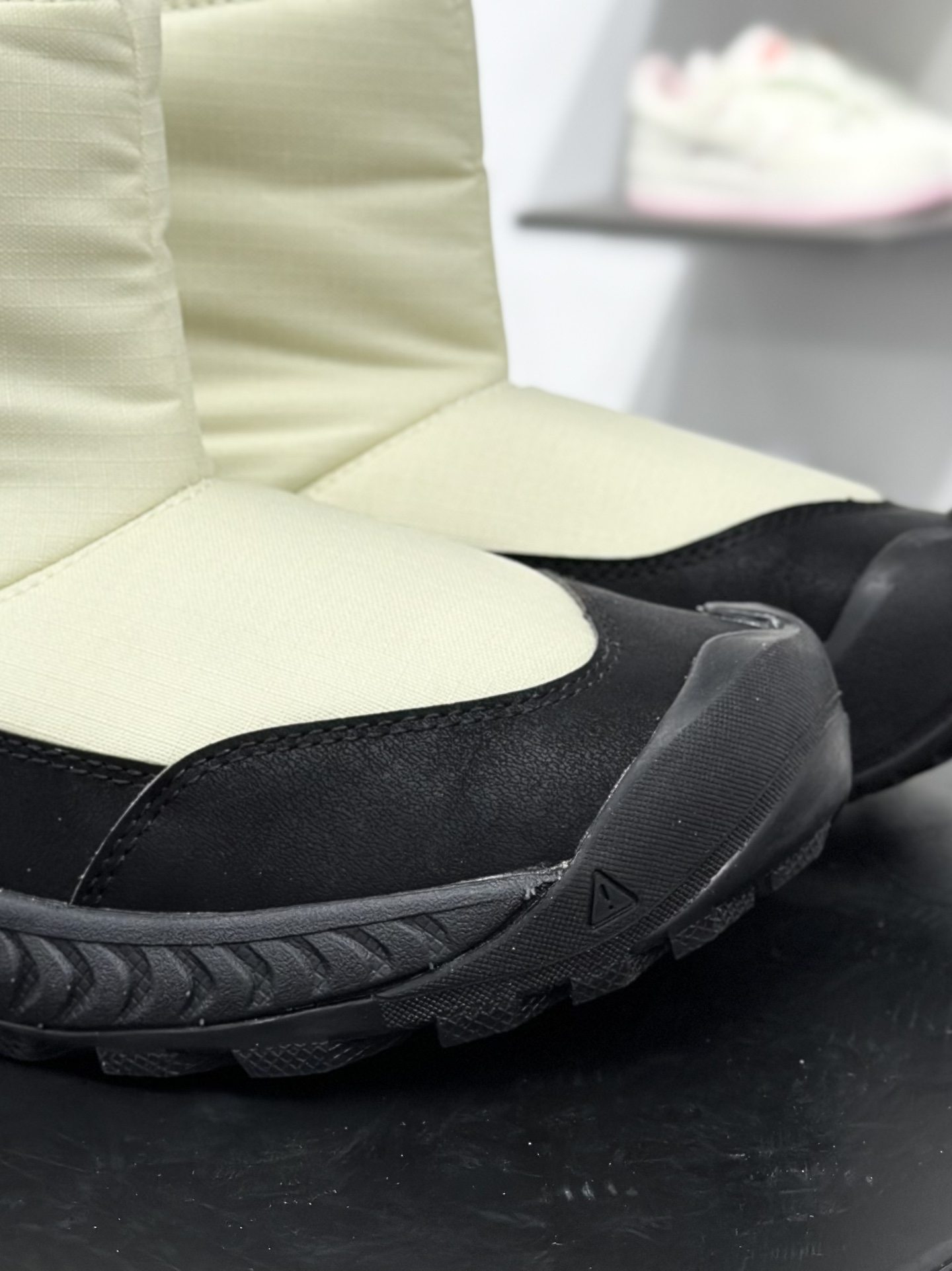 KEEN KEEN HOOD NXIS PULL ON WP 舒适耐磨防滑短靴 1028100